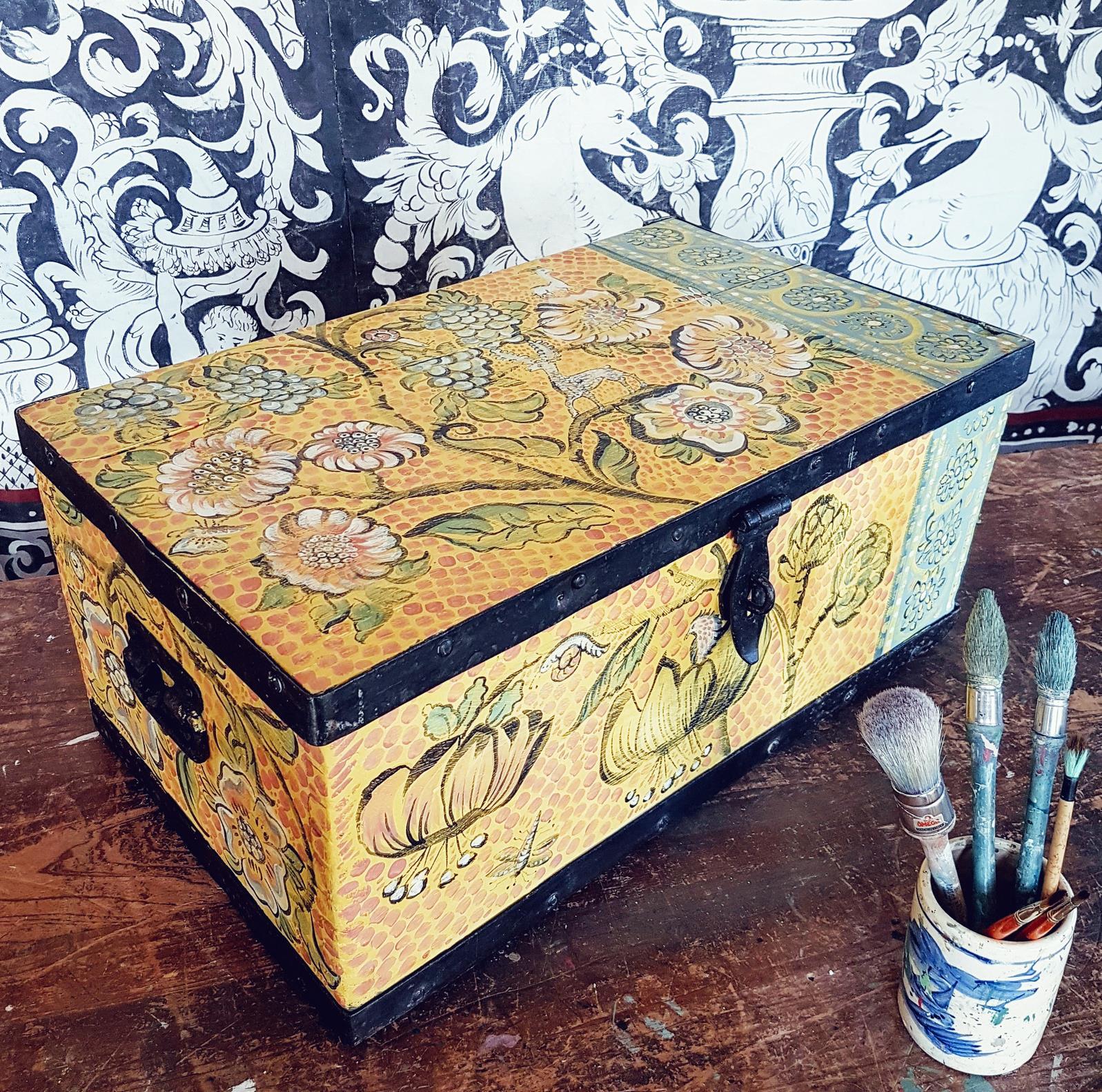 Century Novelty Decorate Your Own Treasure Box 